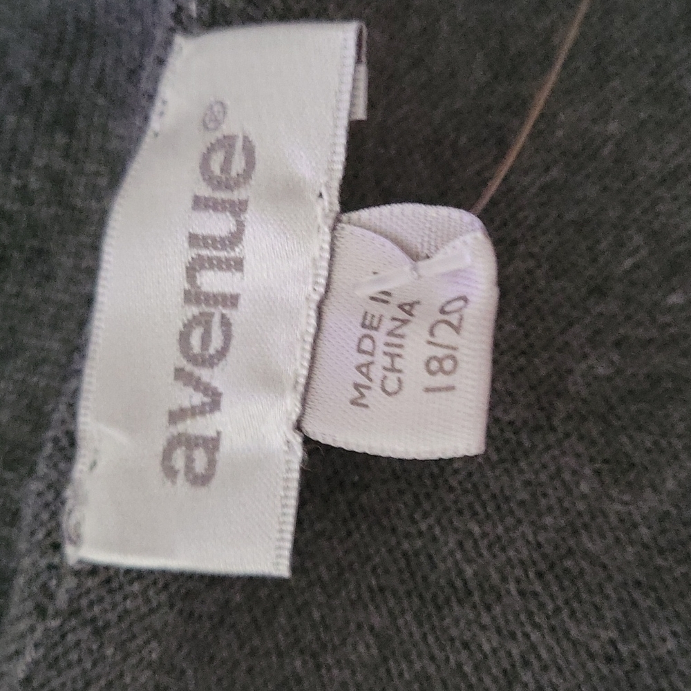 Avenue || 18/20 Gray Open Front Pearl Pockets Cardigan Sweater - Picture 9 of 9